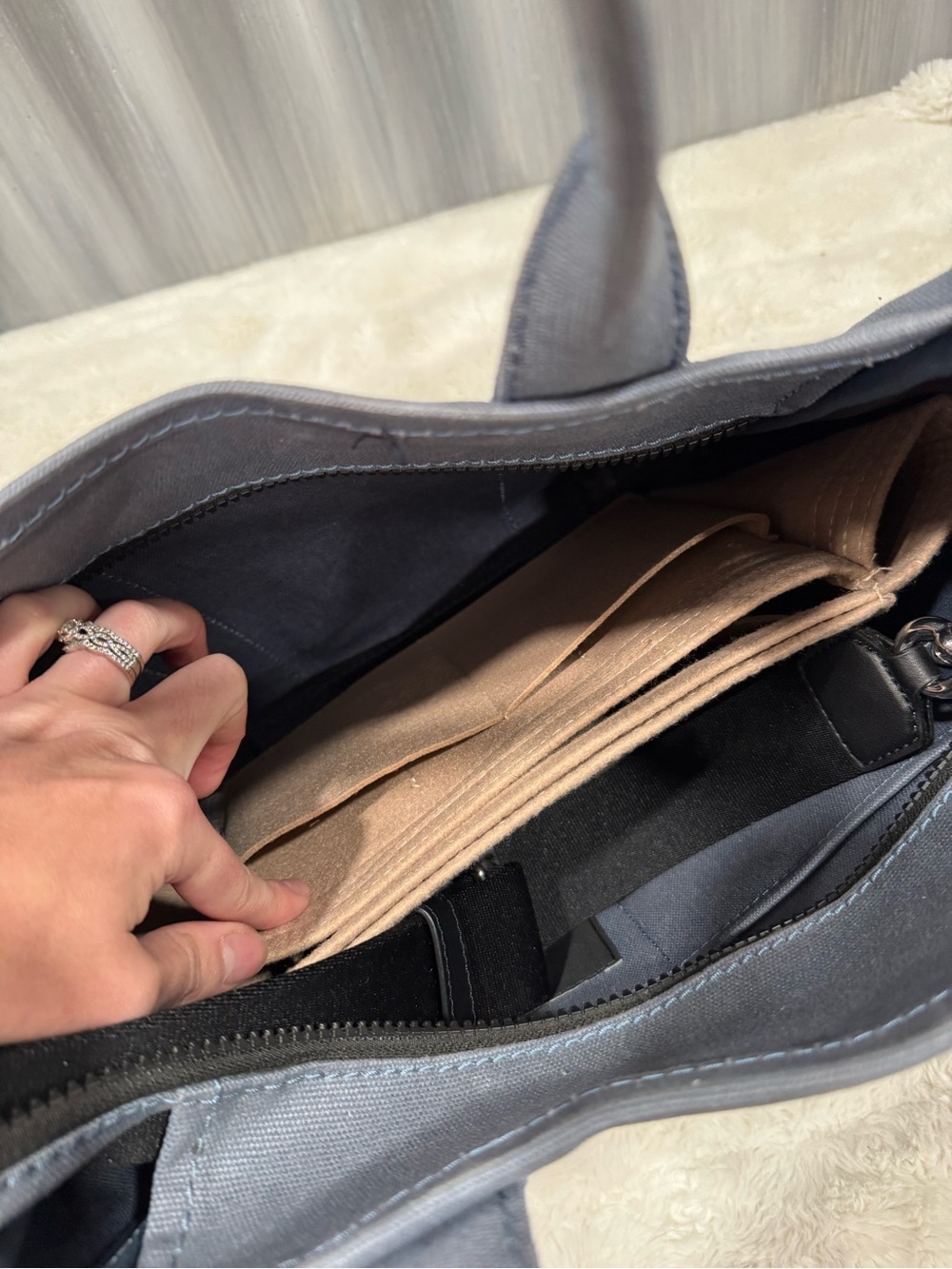 Marc Jacob’s The Tote Bag - Picture 10 of 10